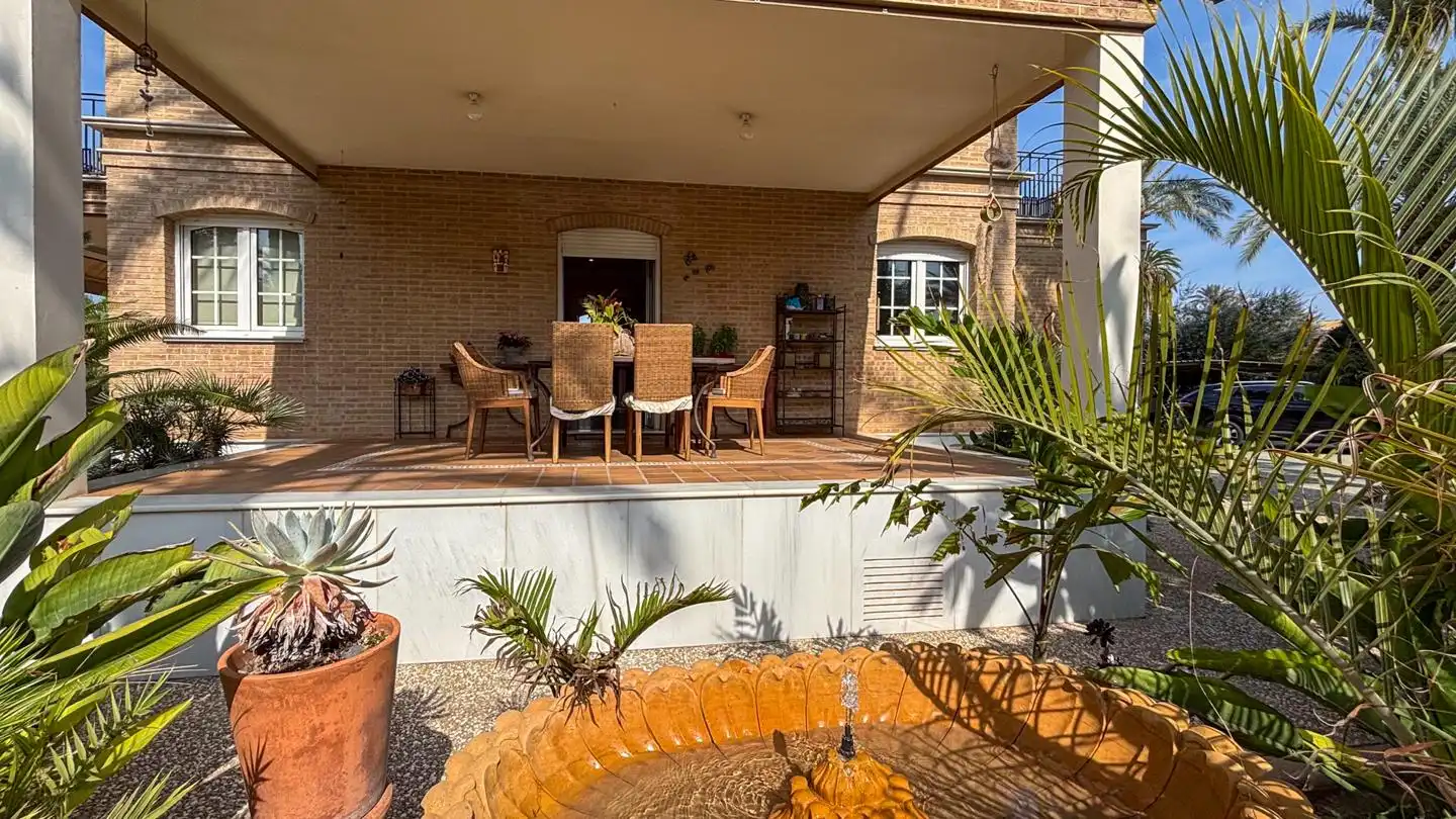 Terrassa de Casa o xalet en venda en Elche / Elx amb Calefacció, Jardí privat i Parquet