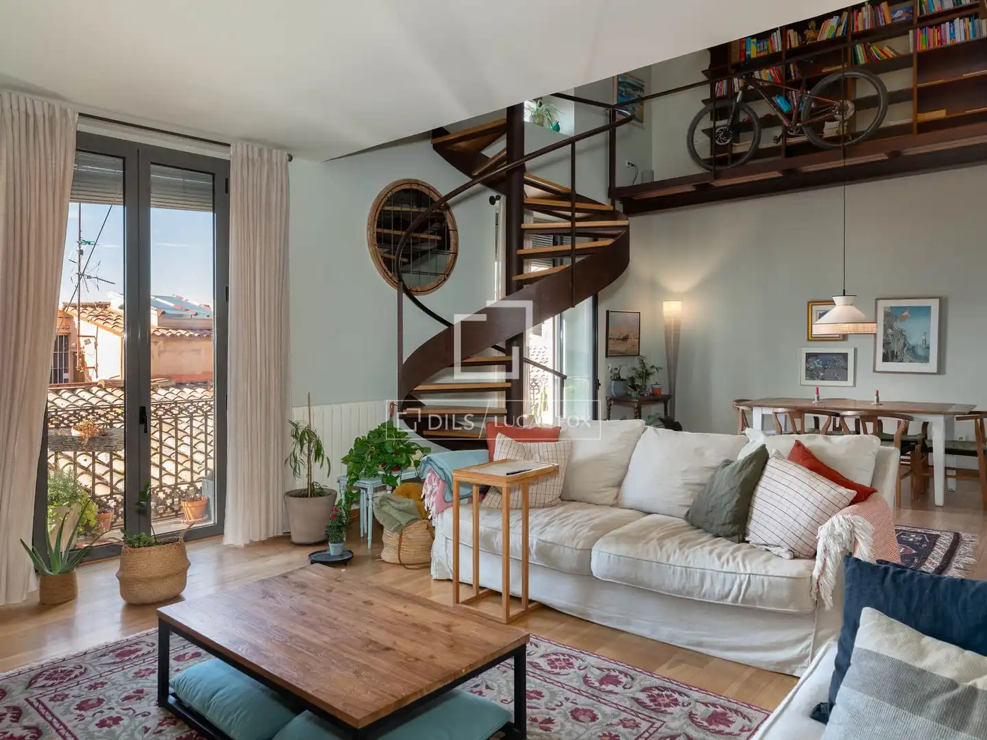Penthouse with terrace for sale in Centre - Barri Vell