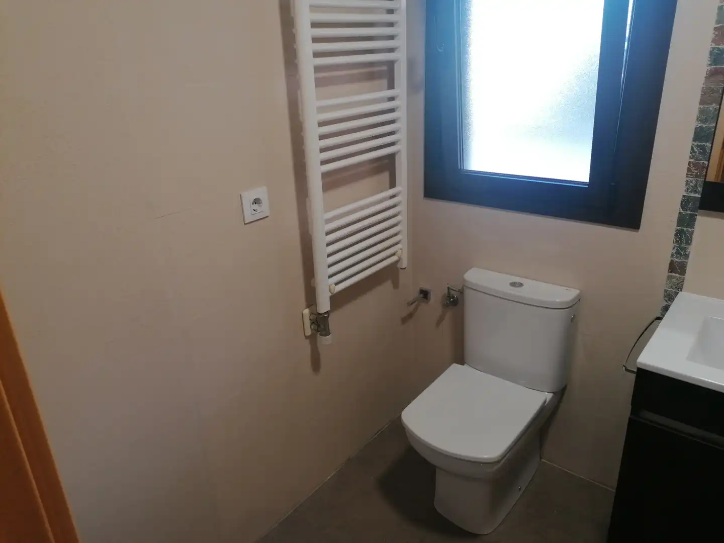 Bathroom of Flat for rent in Zaragoza  with Air Conditioner, Heating and Terrace