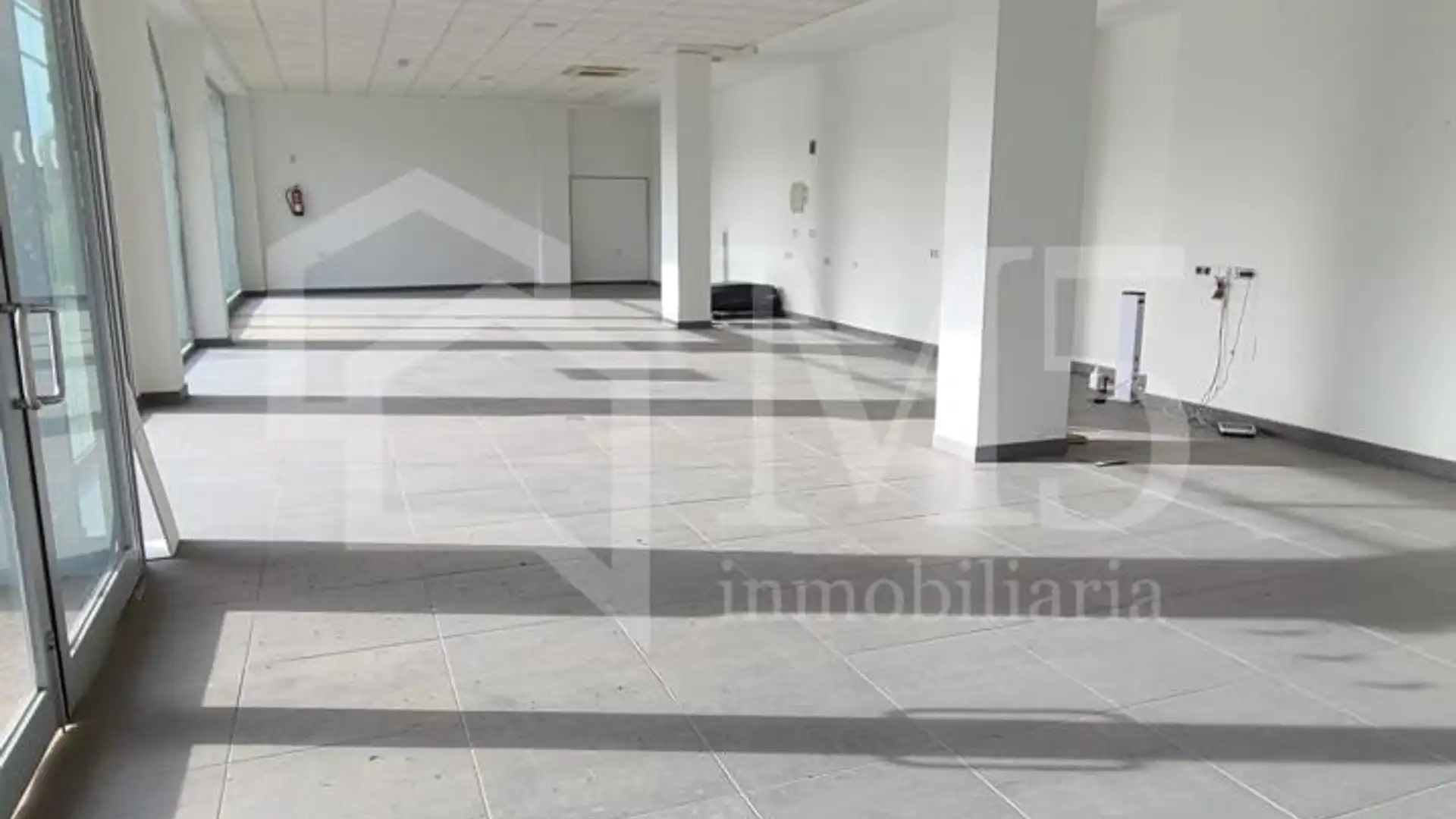 Premises for sale in Vélez-Málaga  with Air Conditioner