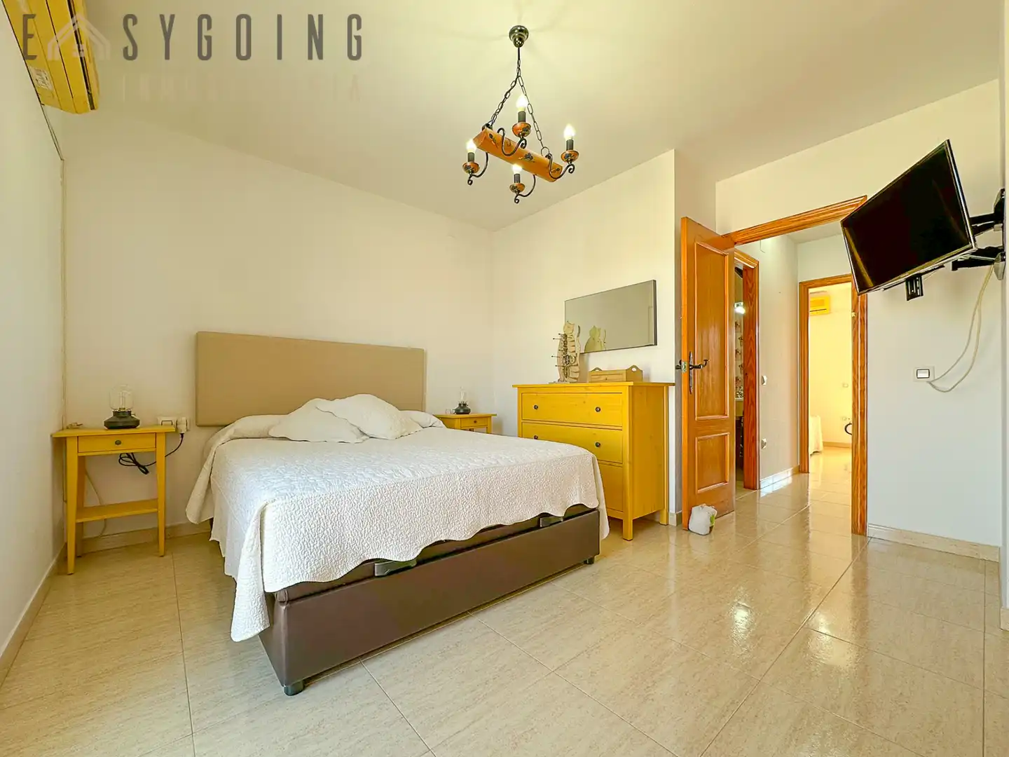 Schlafzimmer von Einfamilien-Reihenhaus zum Verkauf in Santa Pola mit Klimaanlage, Terrasse und Gemeinschaftspool