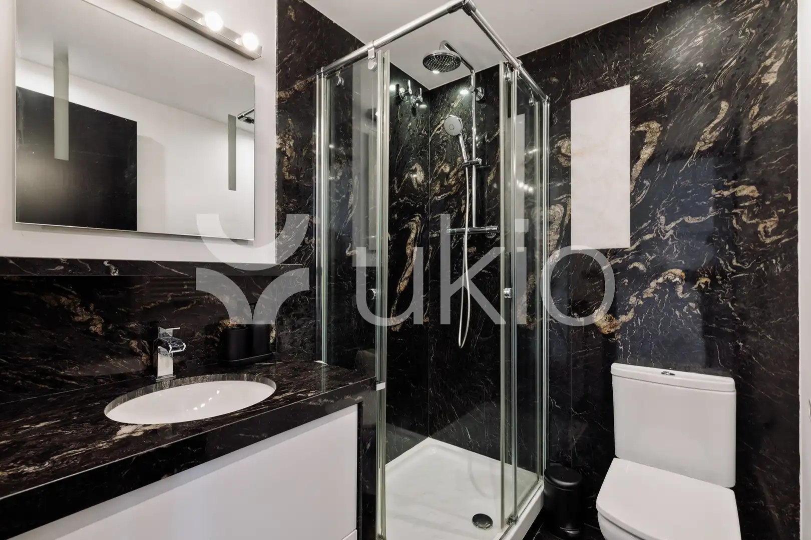 Baño de Apartamento de alquiler en Barcelona con Aire acondicionado, Calefacción y Terraza