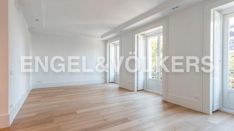 Foto 2 de Apartamento de alquiler en Almagro,  Madrid Capital
