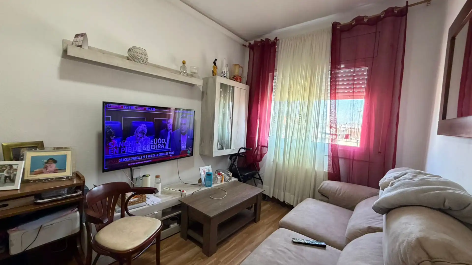 Sala d'estar de Pis en venda en L'Hospitalet de Llobregat amb Aire condicionat, Calefacció i Parquet