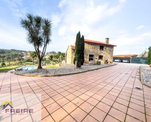 Vista exterior de Casa o xalet en venda en Bueu amb Terrassa i Piscina