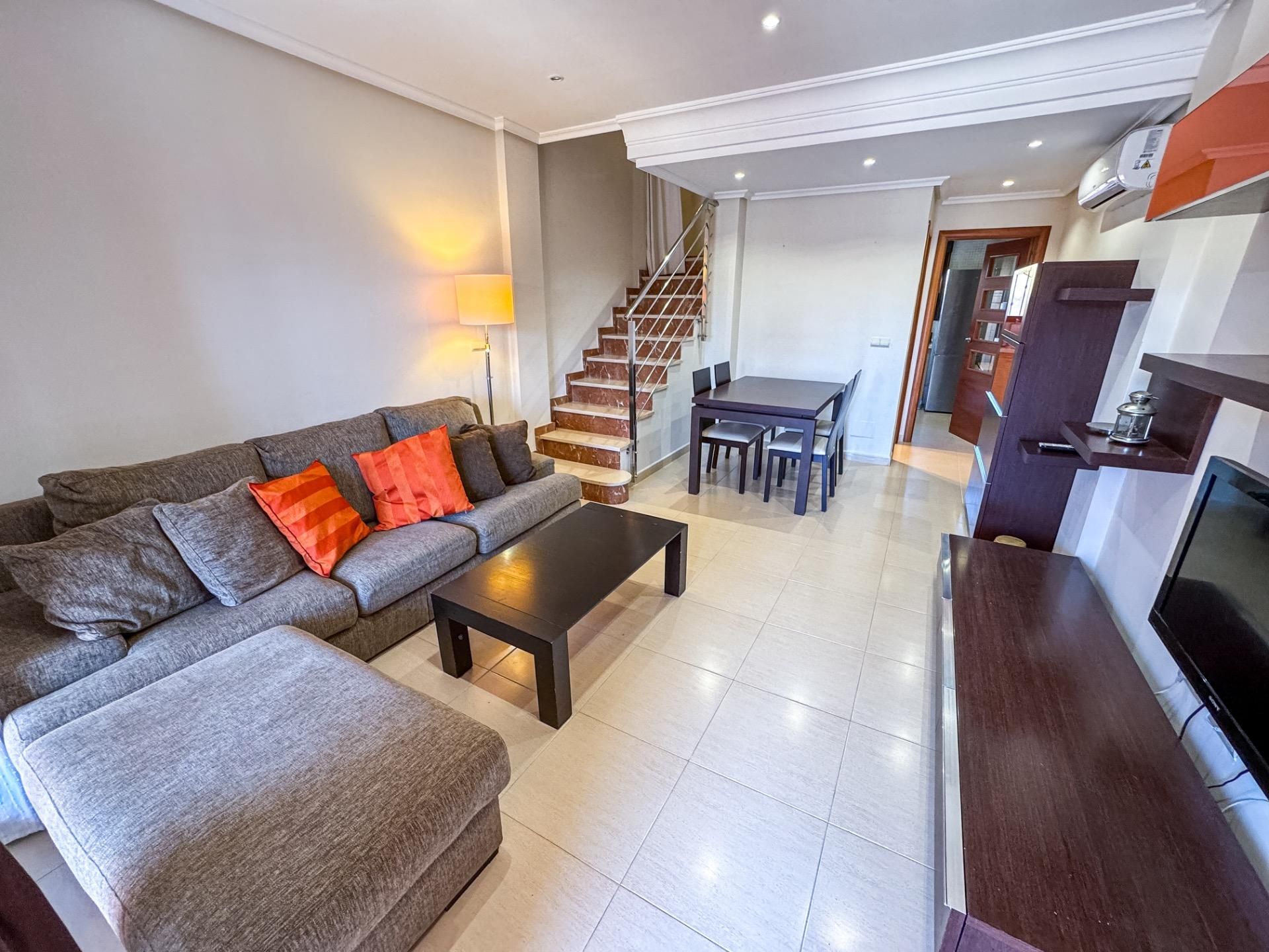 Sala de estar de Casa adosada en venta en Torrevieja con Aire acondicionado, Calefacción y Jardín privado