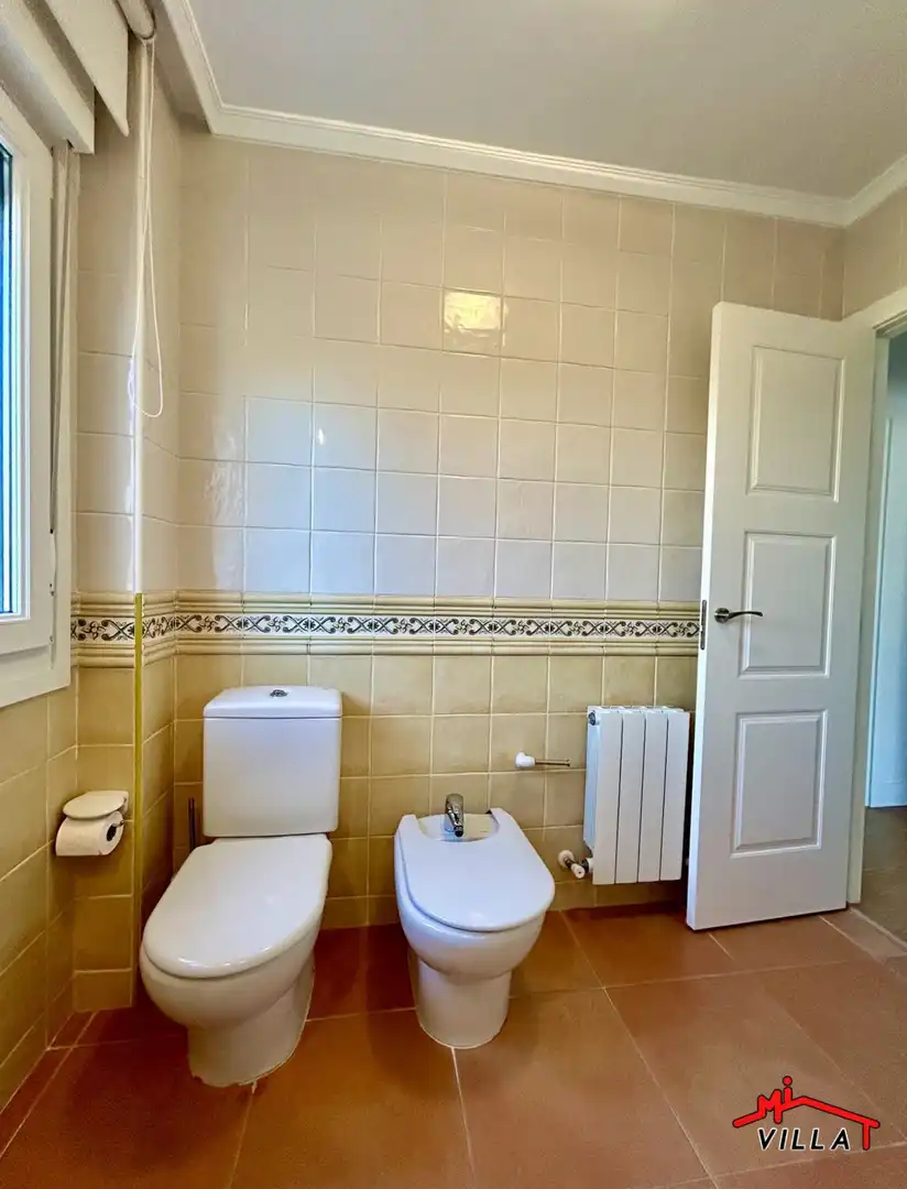 Badezimmer von Wohnung zum Verkauf in Laredo mit Heizung und Terrasse