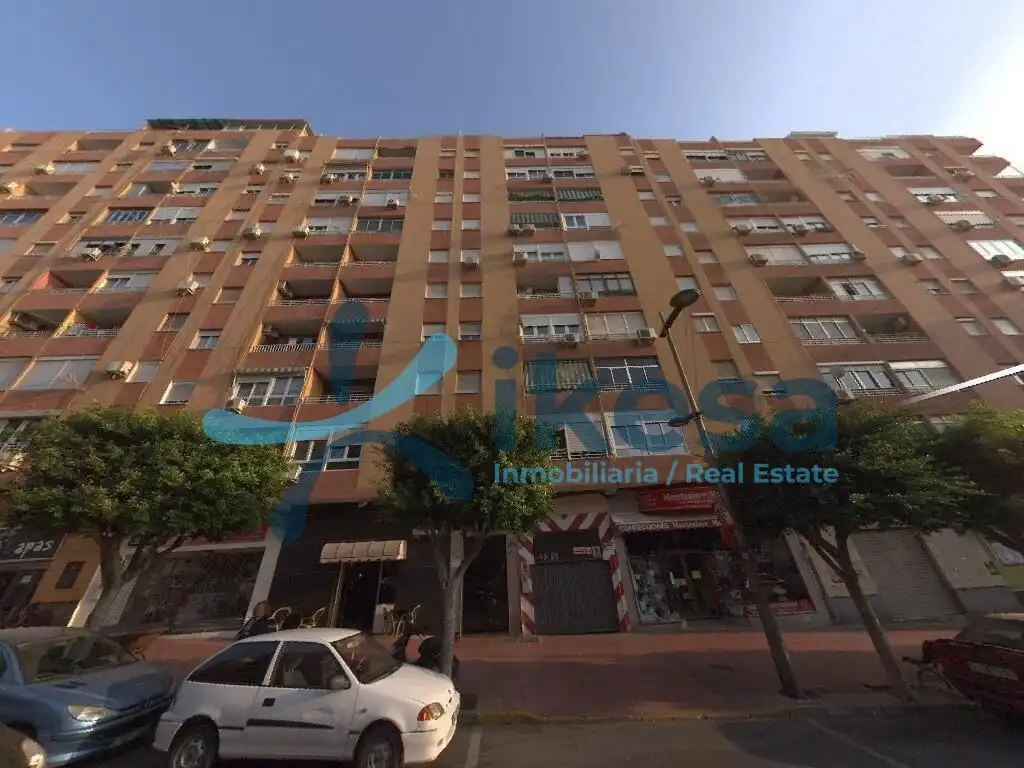 Vista exterior de Piso en venta en  Almería Capital