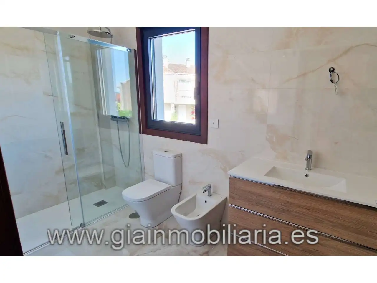 Bany de Casa o xalet en venda en Baiona amb Calefacció, Jardí privat i Terrassa