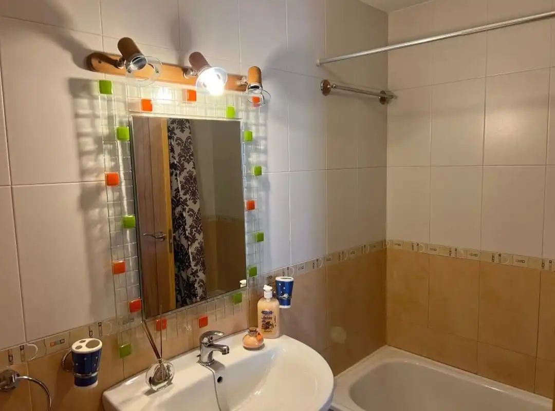 Bany de Apartament de lloguer en Fuengirola amb Aire condicionat, Calefacció i Terrassa