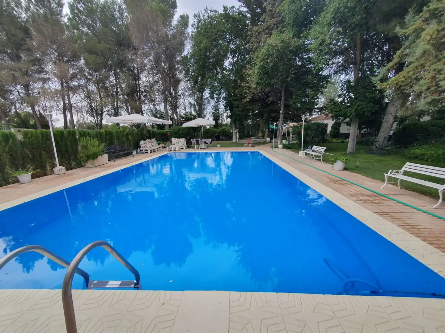 Piscina de Casa o chalet en venta en Argamasilla de Calatrava con Aire acondicionado, Jardín privado y Trastero