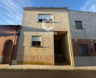 Exterior view of House or chalet for sale in Villoruela