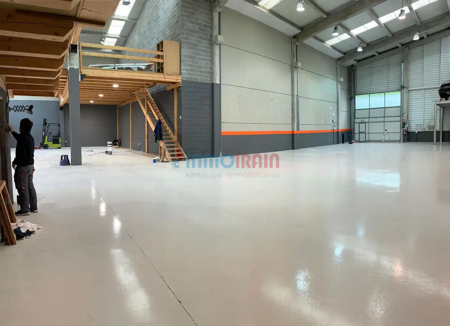 Industrial buildings for rent in Arama