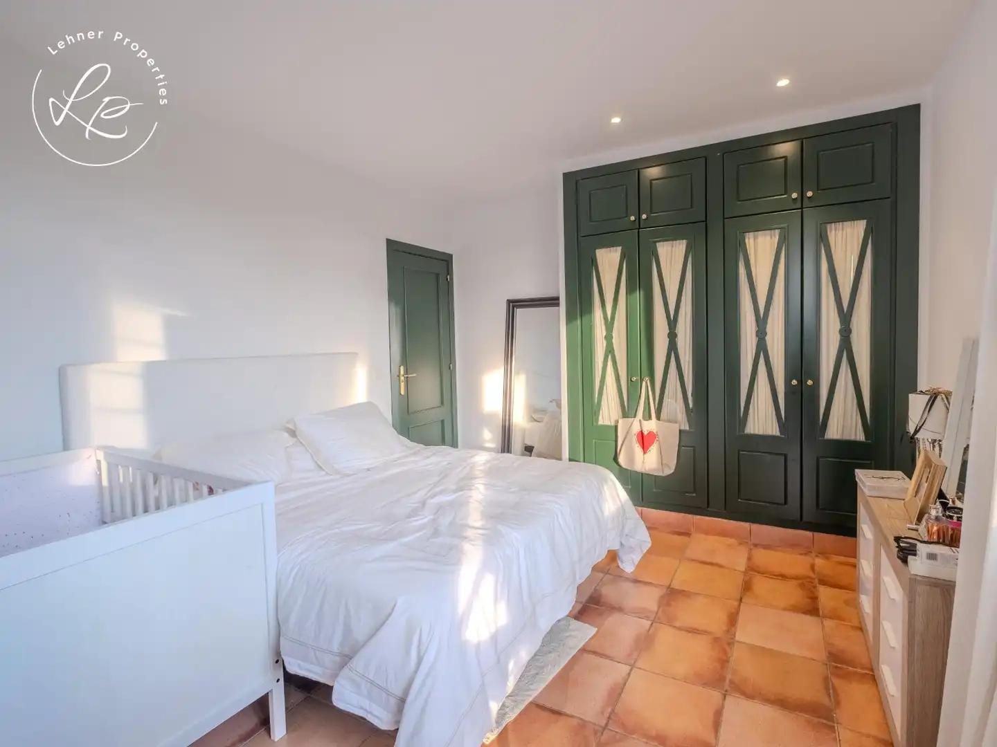 Habitación de Casa adosada en venta en Navata con Calefacción, Jardín privado y Piscina