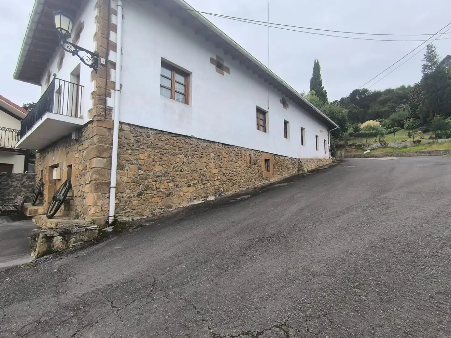 Außenansicht von Country house zum Verkauf in Galdames mit Privatgarten, Terrasse und Balkon