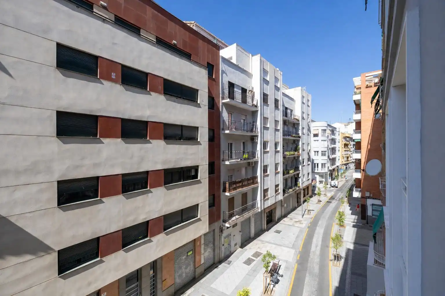 Außenansicht von Wohnung zum Verkauf in Granada mit Heizung und Balkon