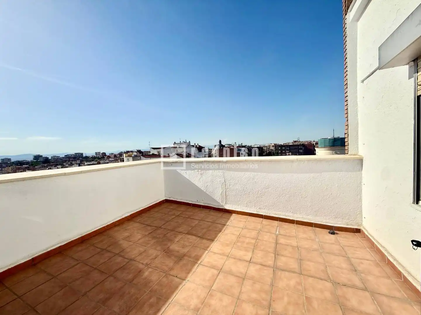 Vista exterior de Pis en venda en Madrid amb Aire condicionat i Terrassa