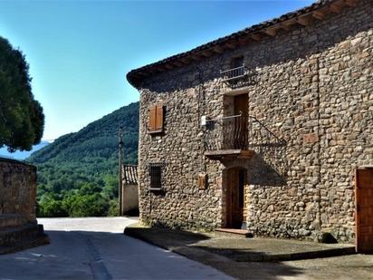 Vista exterior de Casa o xalet en venda en Las Peñas de Riglos amb Jardí privat