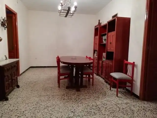 Piso muy bien situado en el municipio de Pya-Pueblonuevo , con una superficie total de unos 130 m2 , El piso consta de 4 dormitori, imatge 2