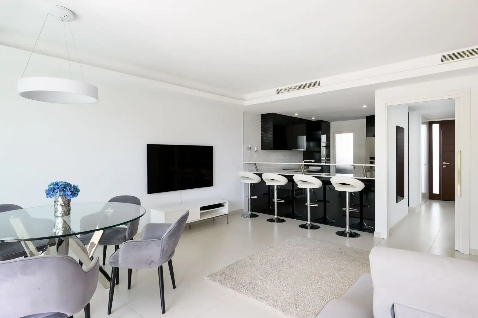 Sala d'estar de Casa adosada en venda en Milla de Oro