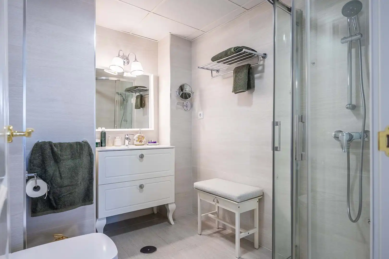 Bathroom of Flat for sale in Sevilla  with Air Conditioner, Heating and Storage room