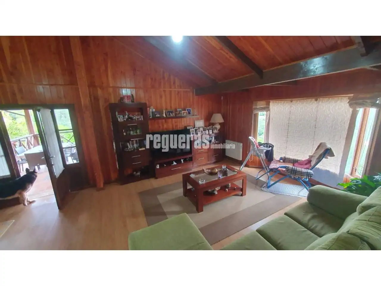 Sala d'estar de Casa o xalet en venda en Illas amb Calefacció, Parquet i Terrassa