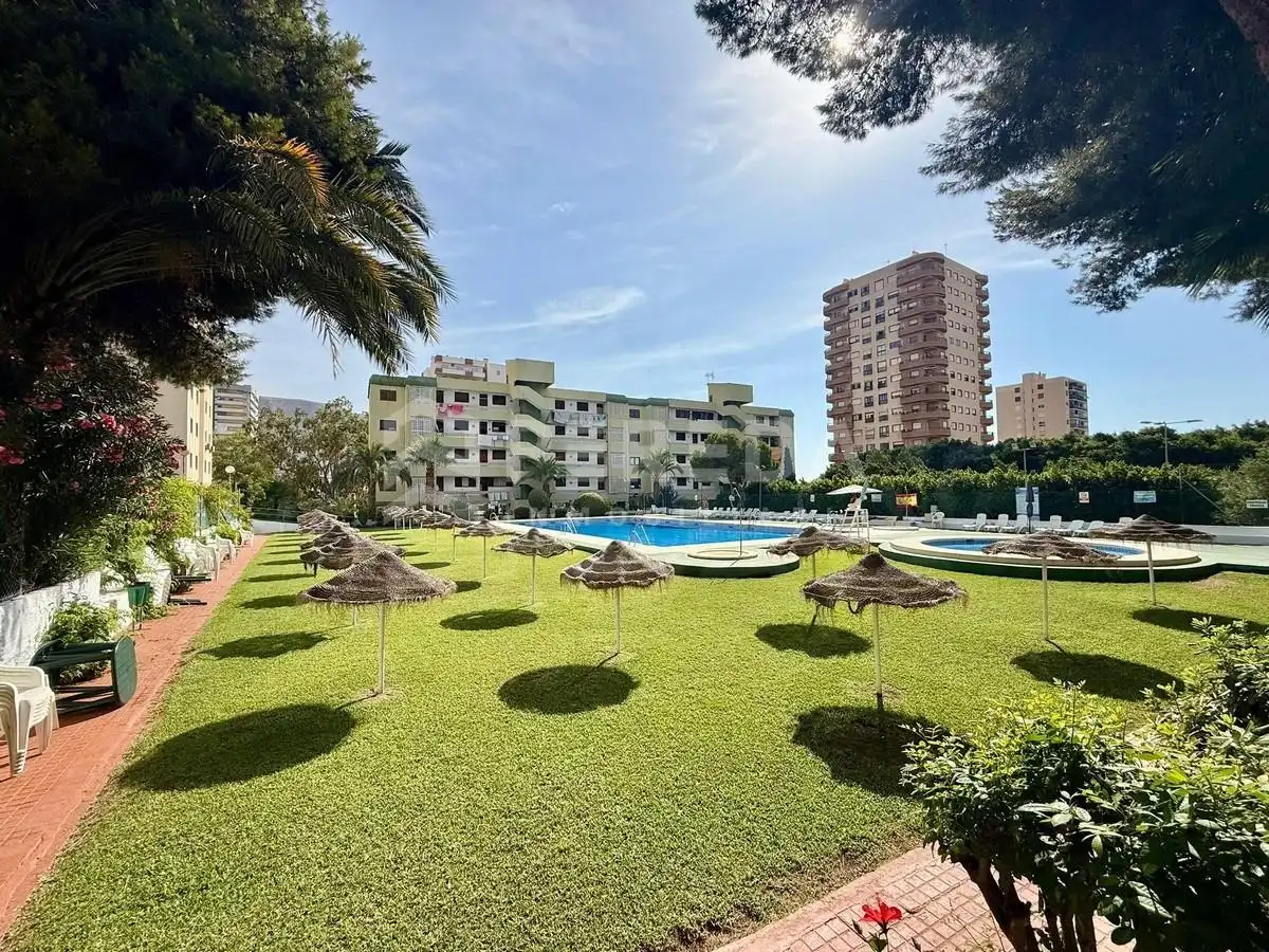 Vista exterior de Apartamento en venta en Roquetas de Mar con Aire acondicionado, Jardín privado y Amueblado