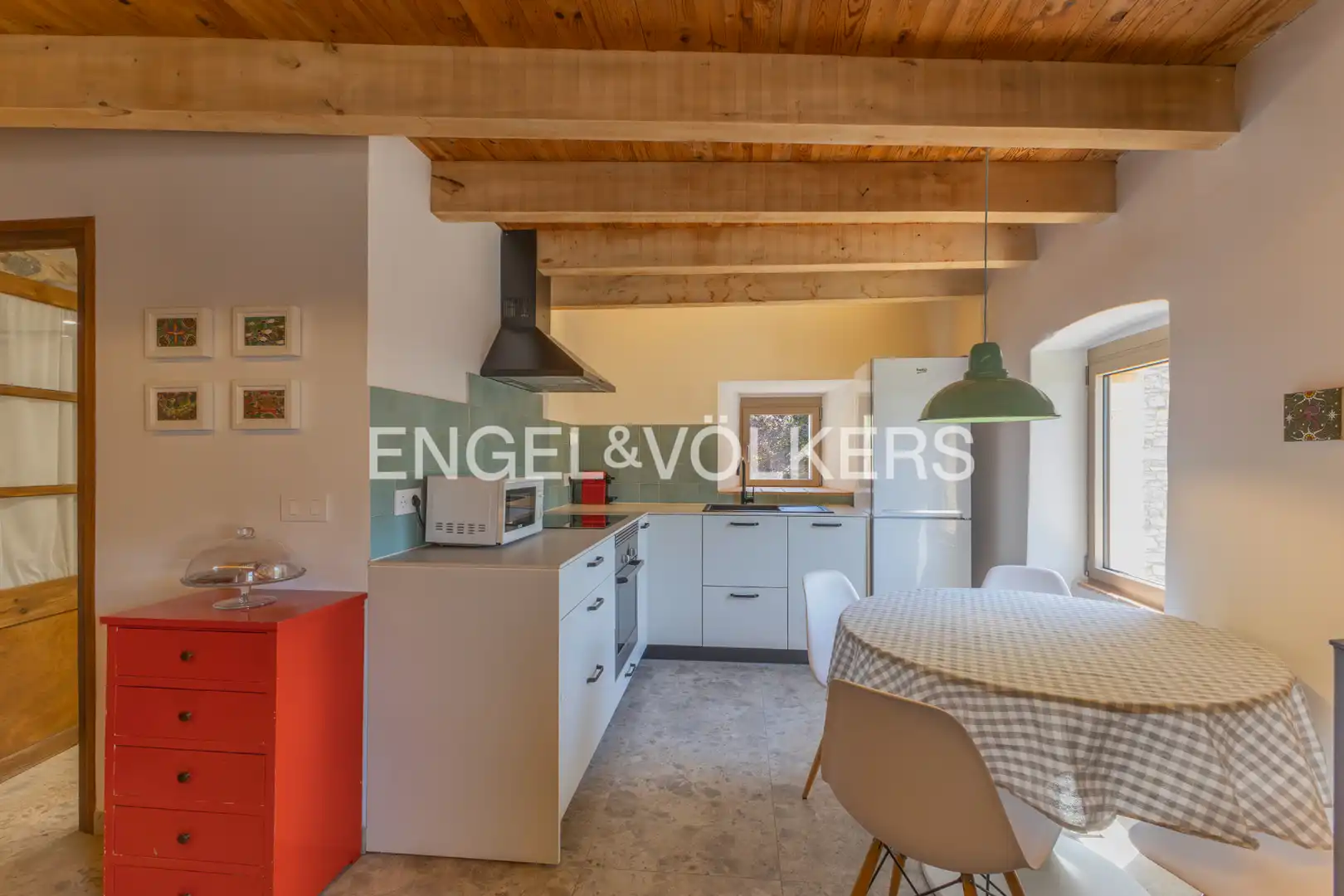 Cuina de Casa o xalet en venda en Bellver de Cerdanya amb Calefacció, Jardí privat i Parquet