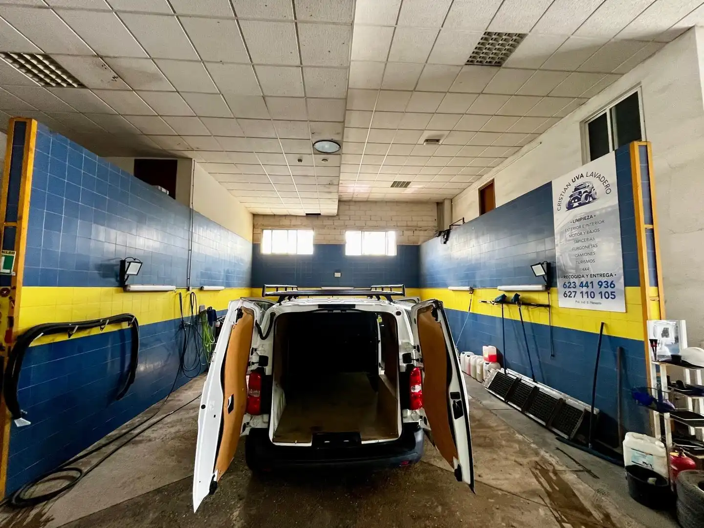Parkplatz von Fabrikhallen zum Verkauf in Badajoz