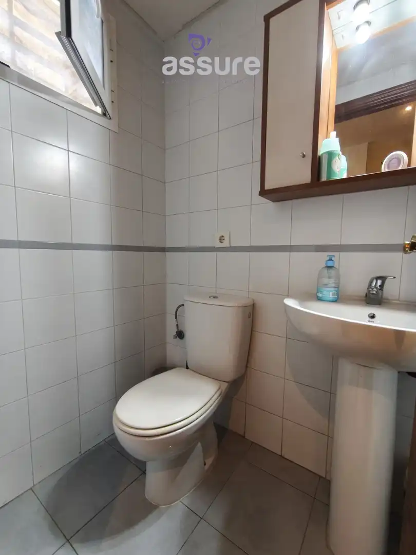 Baño de Casa adosada en venta en Huelva con Aire acondicionado, Calefacción y Jardín privado