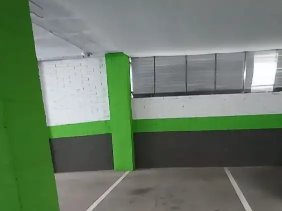 Parkplatz von Garage zum Verkauf in Vic