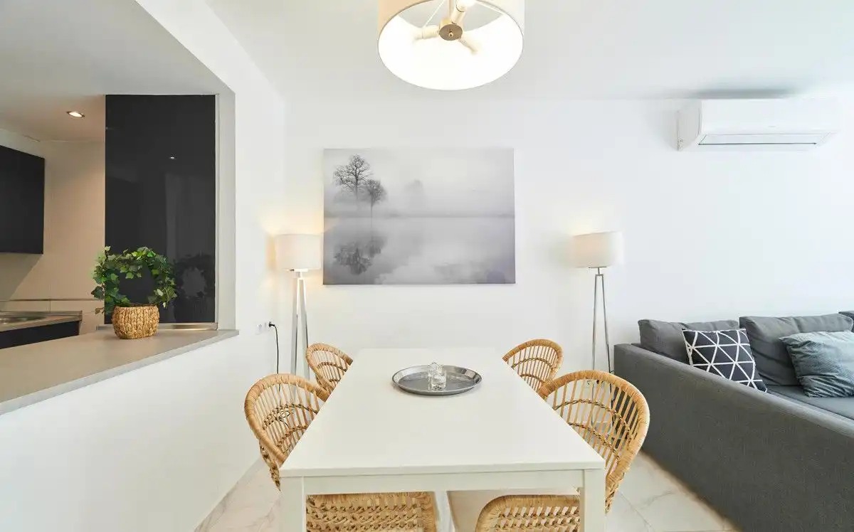 Menjador de Apartament en venda en Marbella amb Aire condicionat, Moblat i Balcó