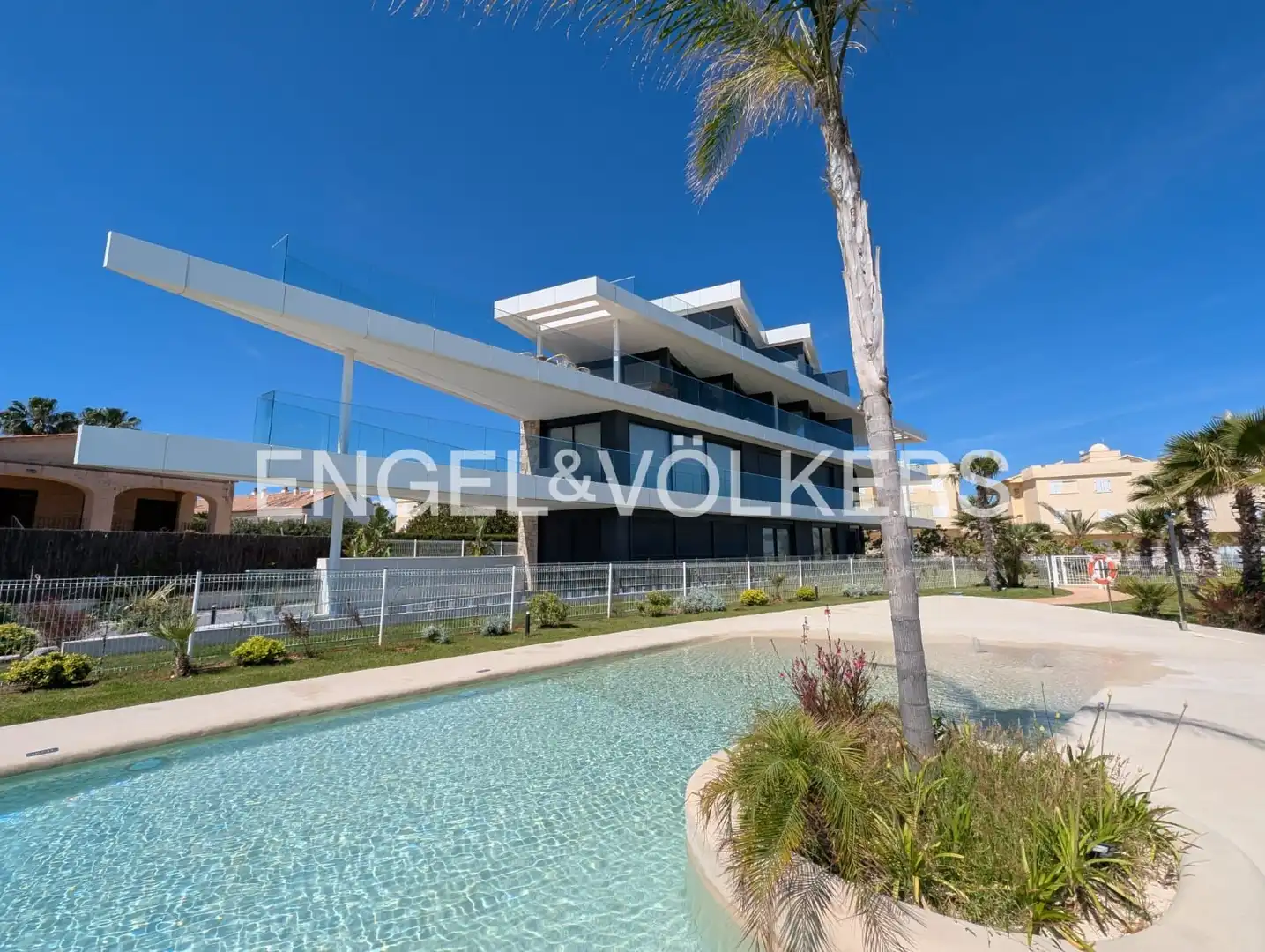 Vista exterior de Ático en venta en Dénia con Aire acondicionado, Calefacción y Jardín privado