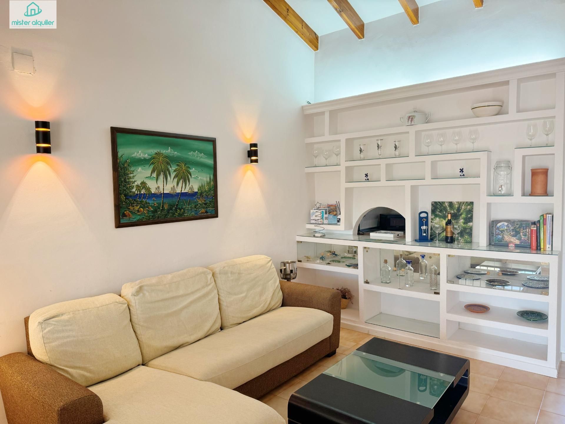 Sala d'estar de Casa adosada de lloguer en El Campello amb Aire condicionat, Calefacció i Jardí privat