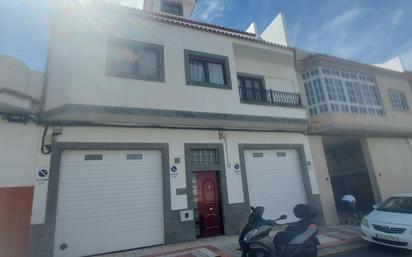 Vista exterior de Casa o xalet en venda en Las Palmas de Gran Canaria amb Terrassa i Balcó