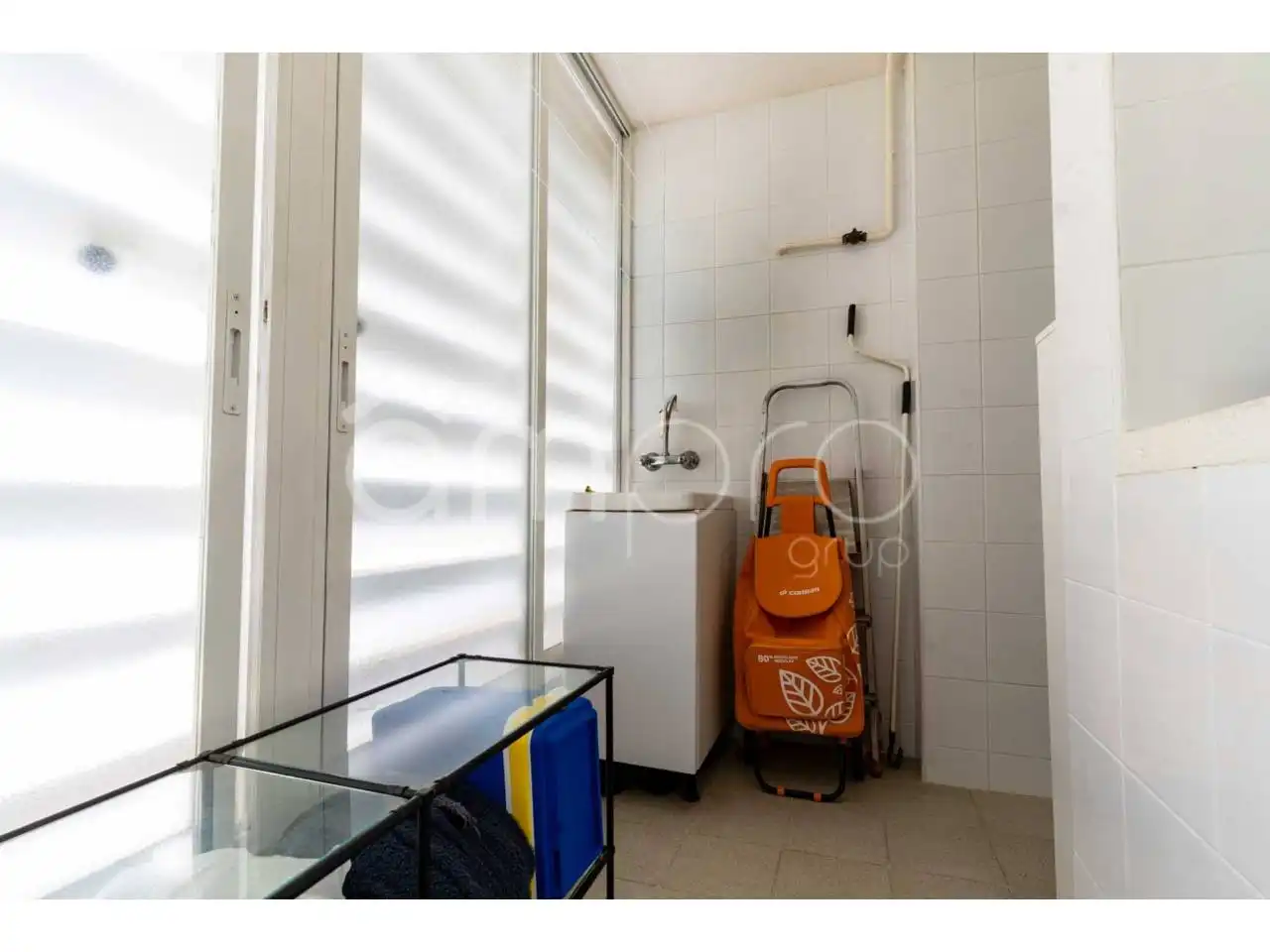 Wohnung zum Verkauf in Vilanova i la Geltrú mit Klimaanlage, Heizung und Terrasse