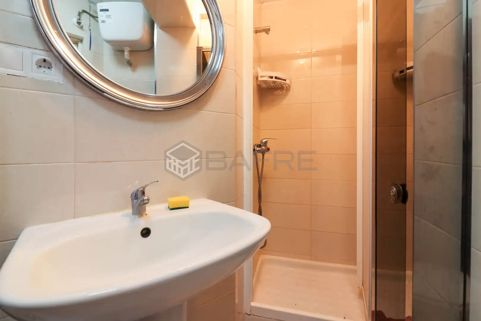 Bathroom of Flat for sale in Madrid