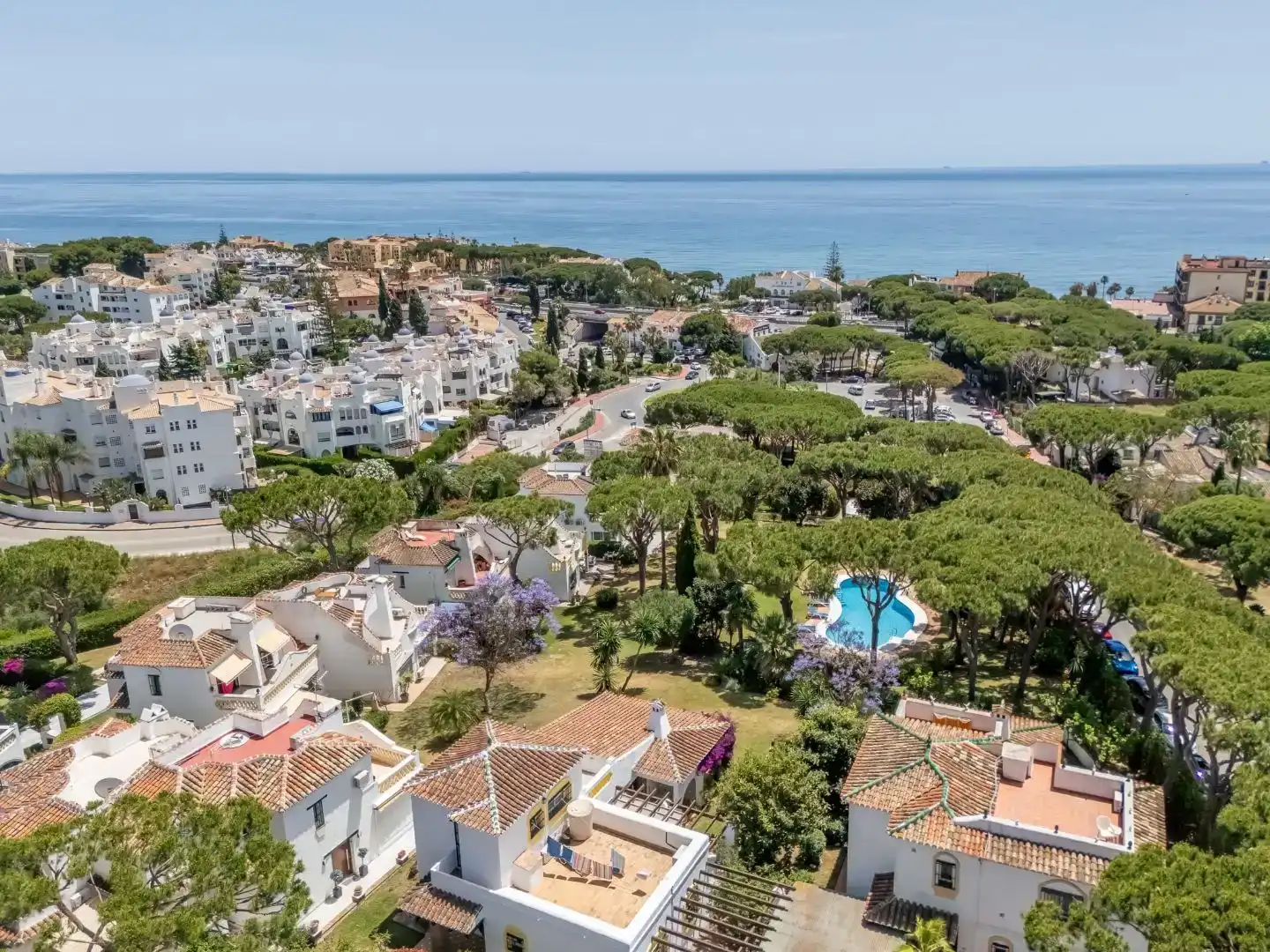 Vista exterior de Casa adosada en venda en Mijas amb Aire condicionat, Piscina i Balcó