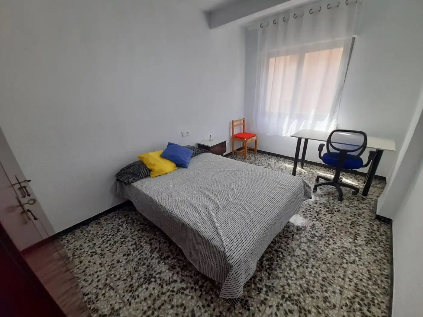 Room in Carrer Jose María Castaño Martinez, Altabix