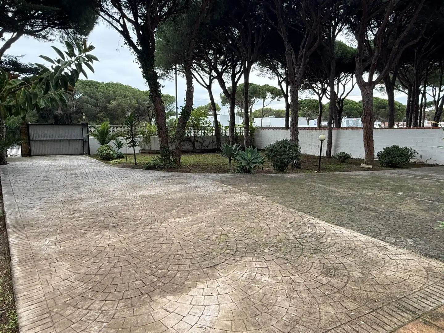 Garden of Houses for sale in Chiclana de la Frontera  with Community pool