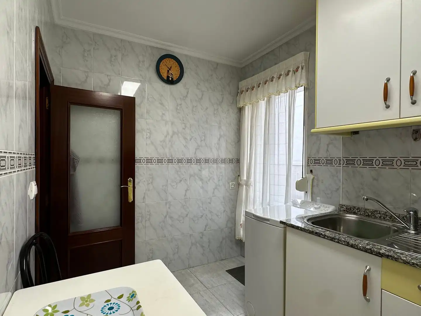 Baño de Piso en venta en Gijón  con Calefacción, Terraza y Piscina