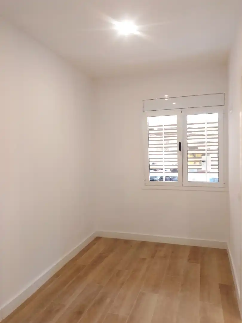Habitación de Planta baja en venta en L'Hospitalet de Llobregat con Aire acondicionado, Calefacción y Terraza