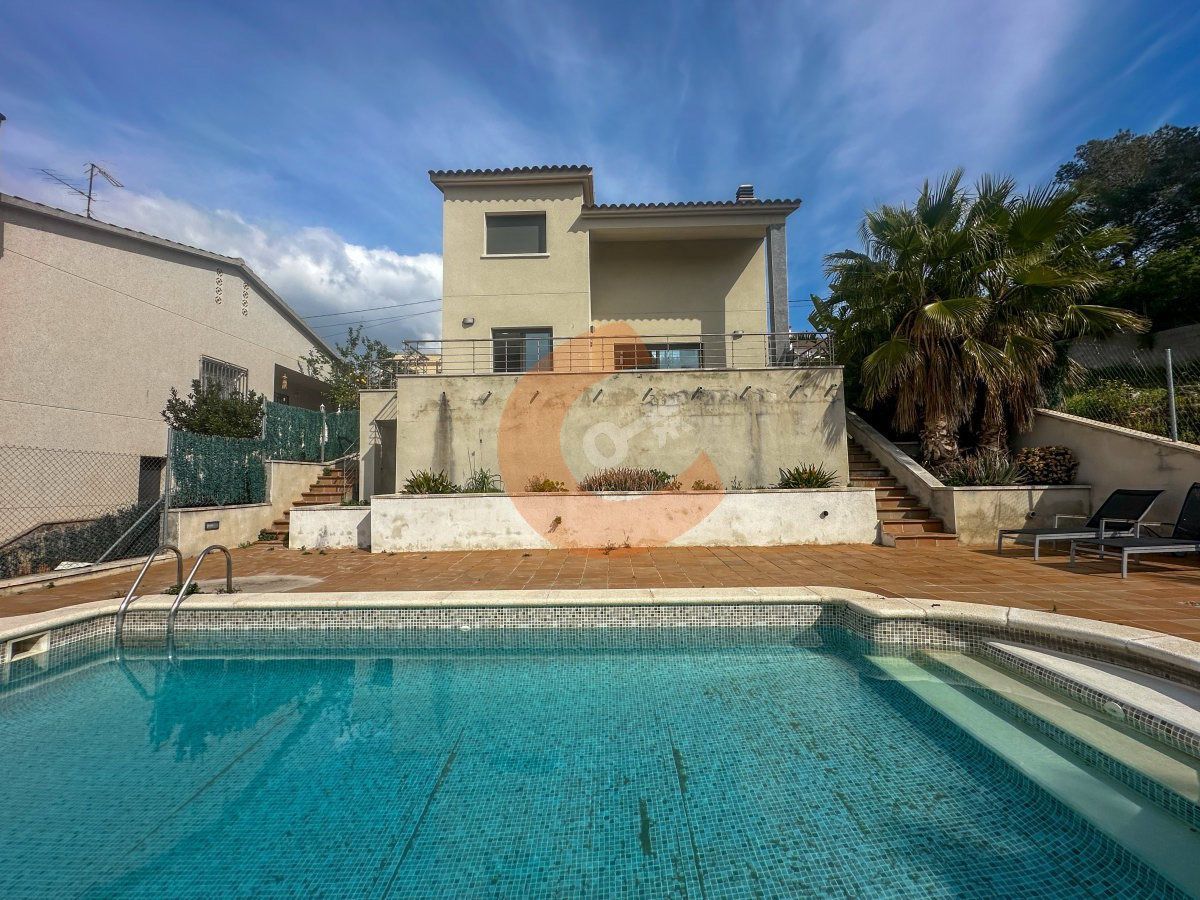 Piscina de Casa o xalet en venda en La Bisbal del Penedès amb Aire condicionat, Calefacció i Terrassa
