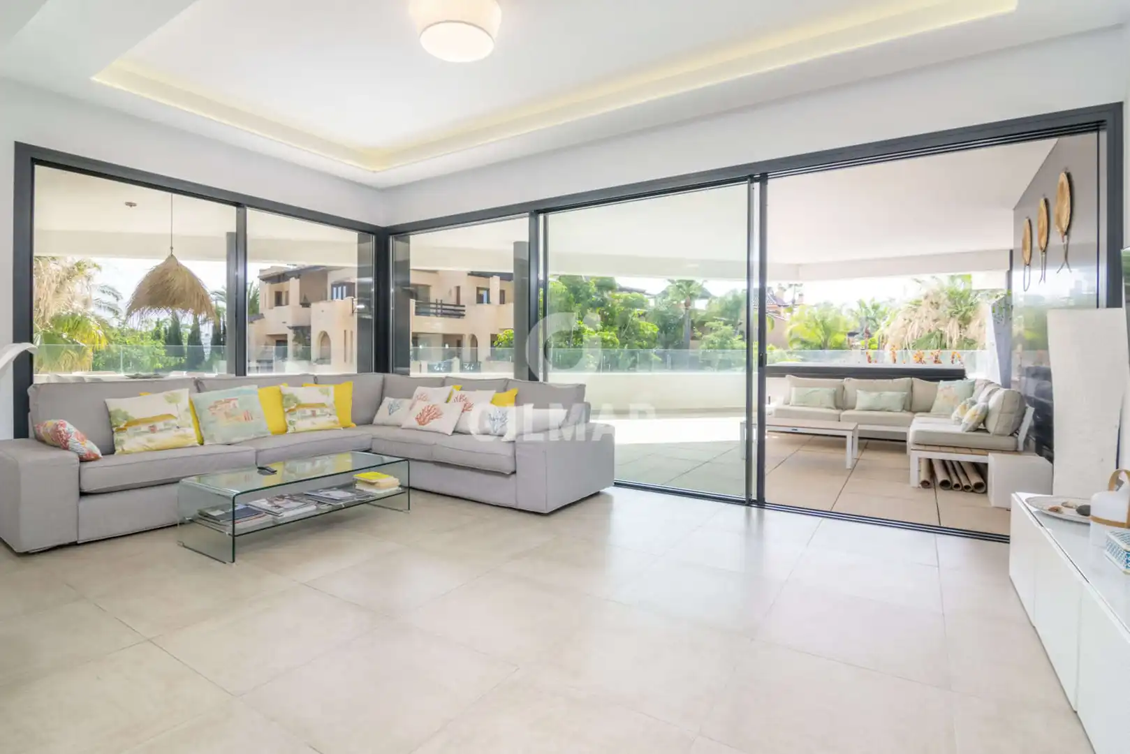 Sala d'estar de Apartament en venda en Estepona amb Calefacció, Traster i Piscina