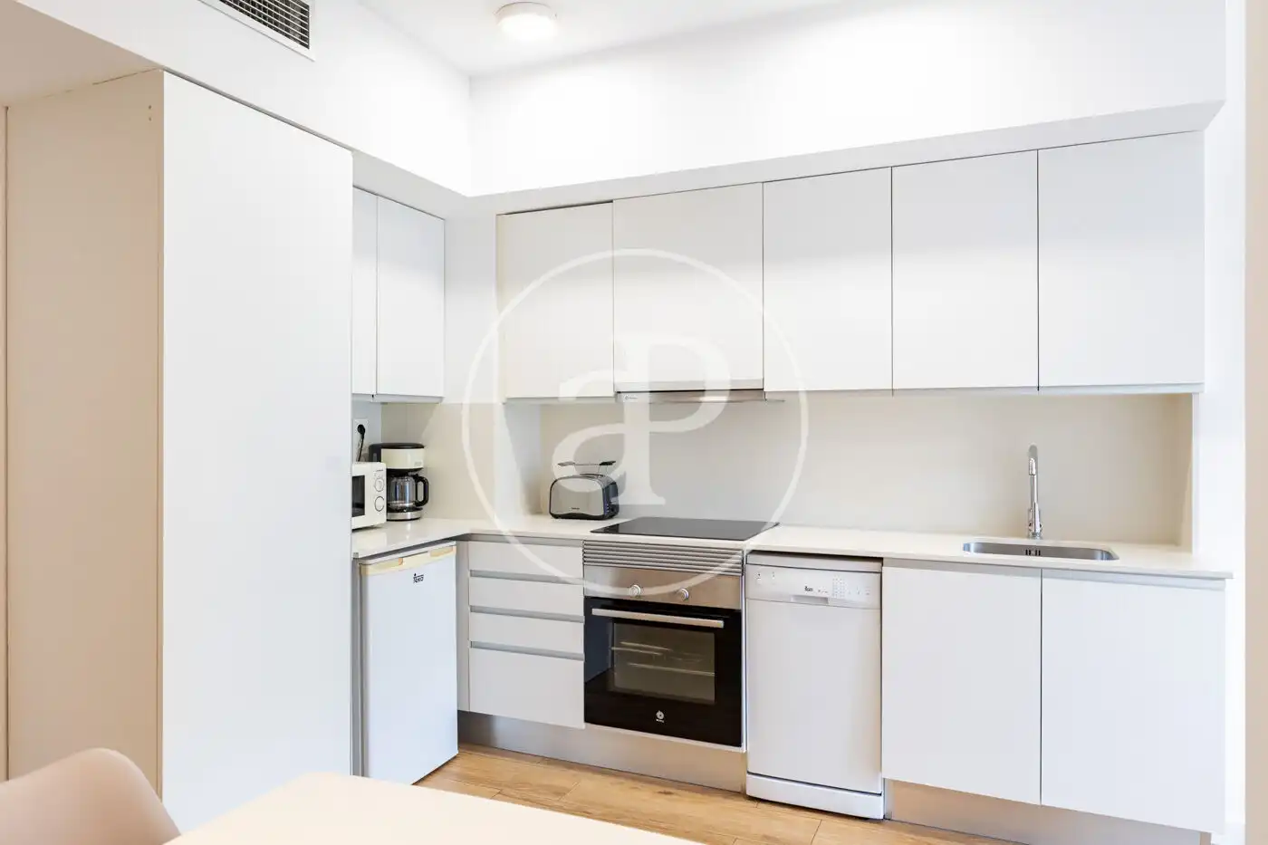 Küche von Wohnung zum Verkauf in Barcelona mit Klimaanlage, Heizung und Balkon