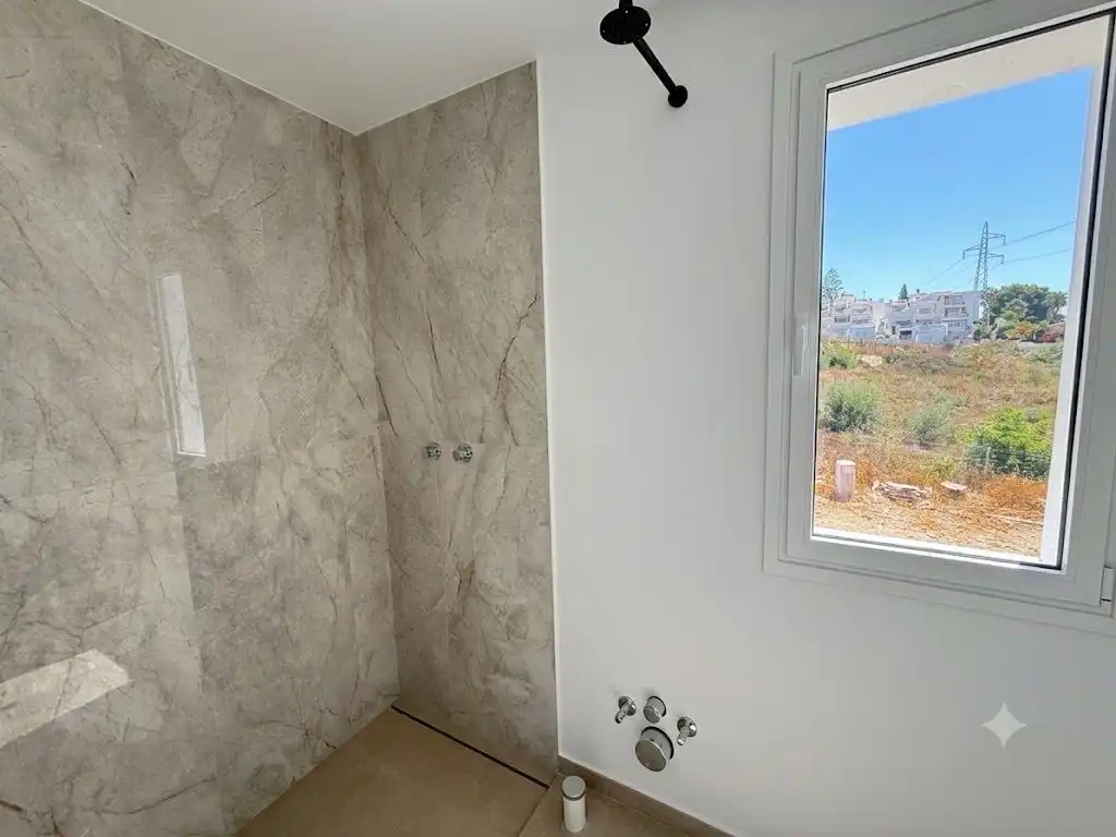 Baño de Casa o chalet en venta en Nerja con Aire acondicionado, Jardín privado y Piscina