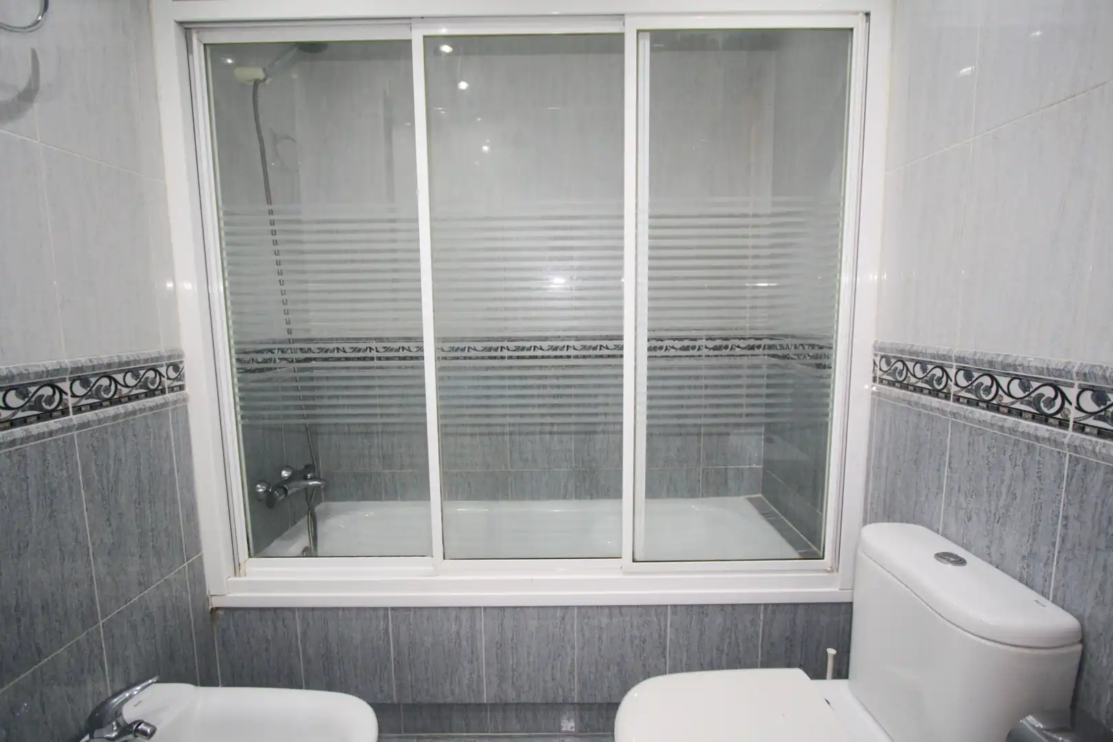 Baño de Piso en venta en Albacete con Calefacción, Trastero y Amueblado