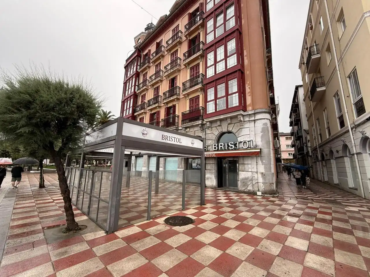 Vista exterior de Local de lloguer en Castro-Urdiales amb Aire condicionat