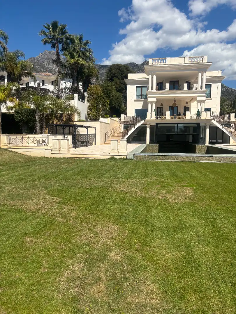 Chalet con terraza en venta en Lugar Urbanizacion Sierra Blanca 110, imagen 2