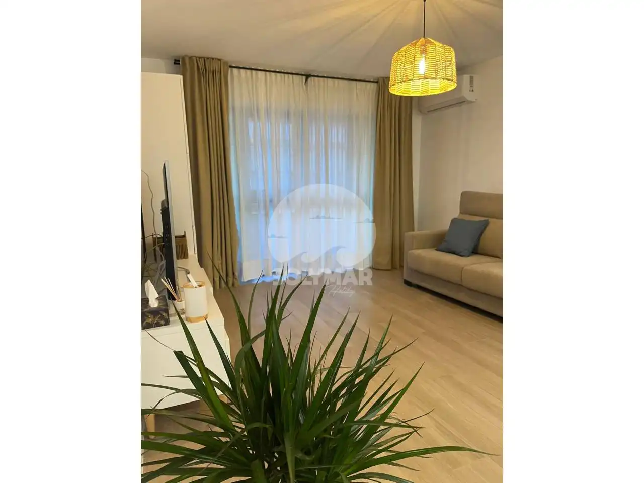 Sala d'estar de Pis de lloguer en Vélez-Málaga amb Aire condicionat, Terrassa i Moblat